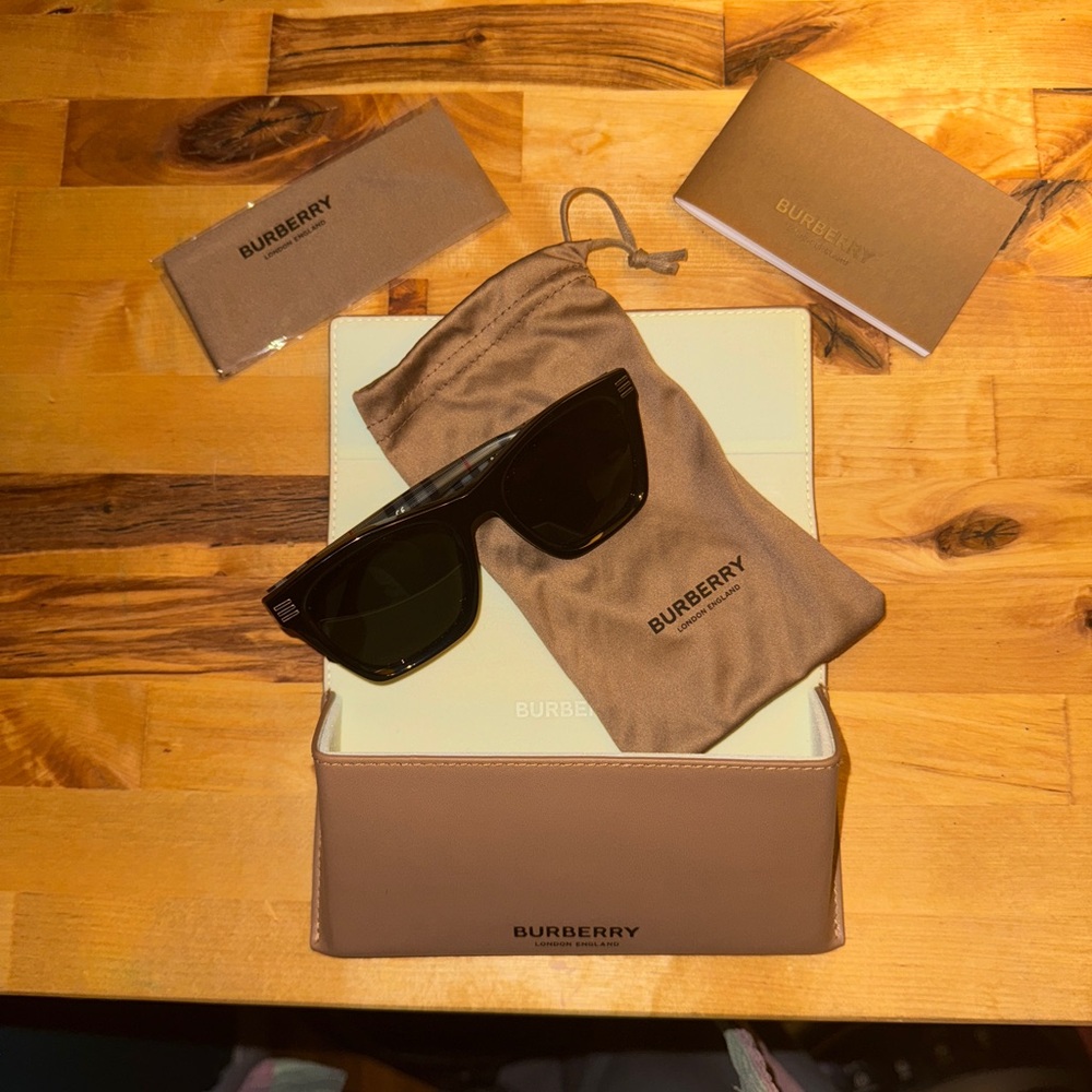 LIKE NEW Burberry Cooper Sunglasses w, case, dust bag, & box - Picture 9 of 11